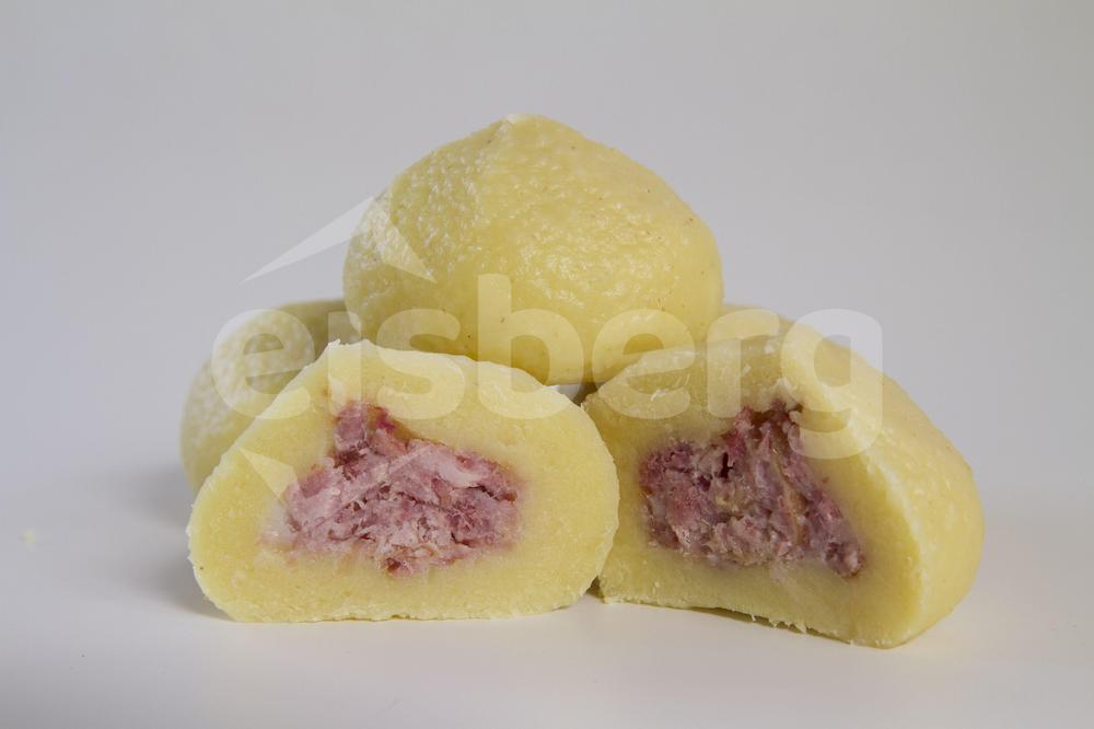 Bramborový knedlík plněný uzeným masem chlazený